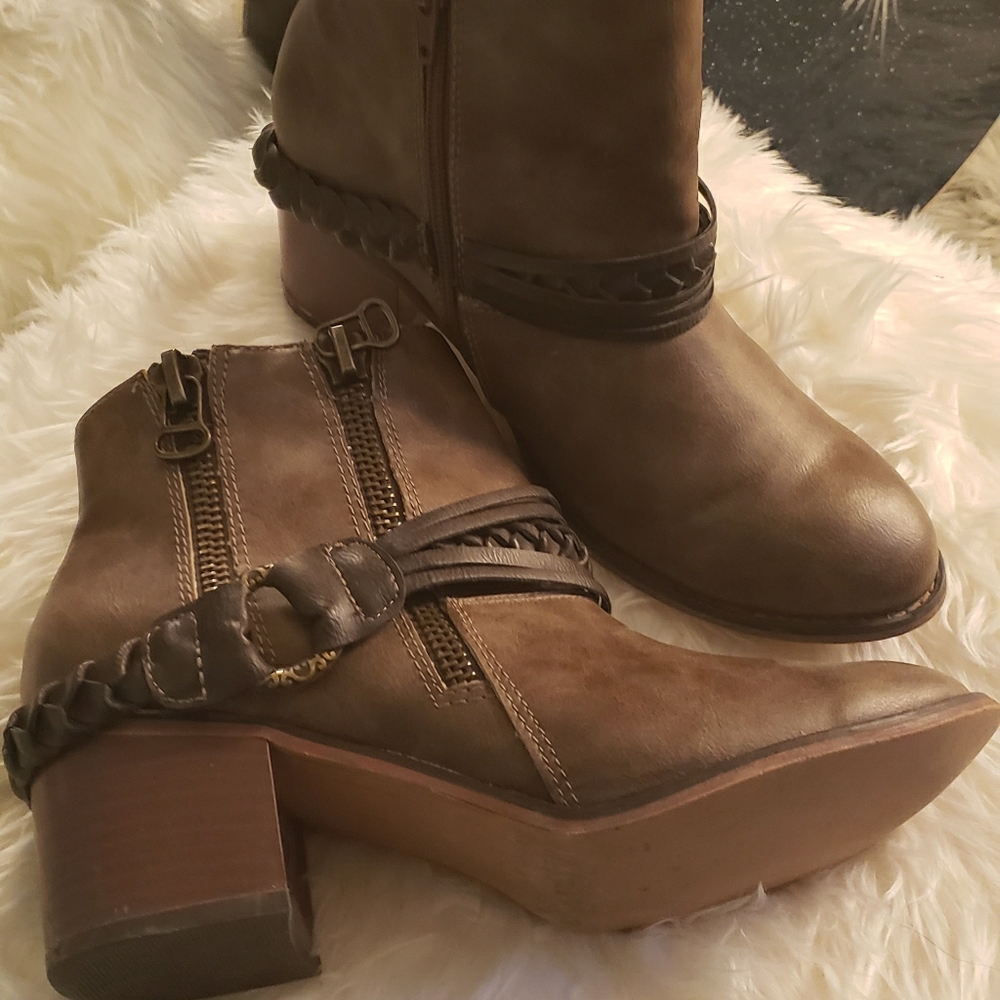 💥SOLD💥 Top Rated Booties